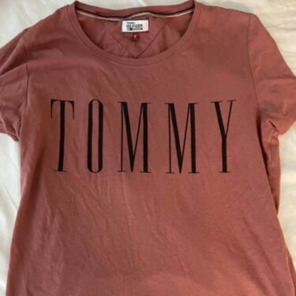 Tommy Hilfiger "Tommy" T-Shirt Vintage Pink (SMALL)